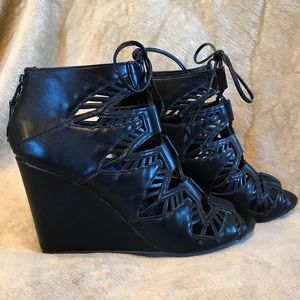 Metaphor India Lace up Wedges